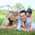 junge Familie mit Kindern